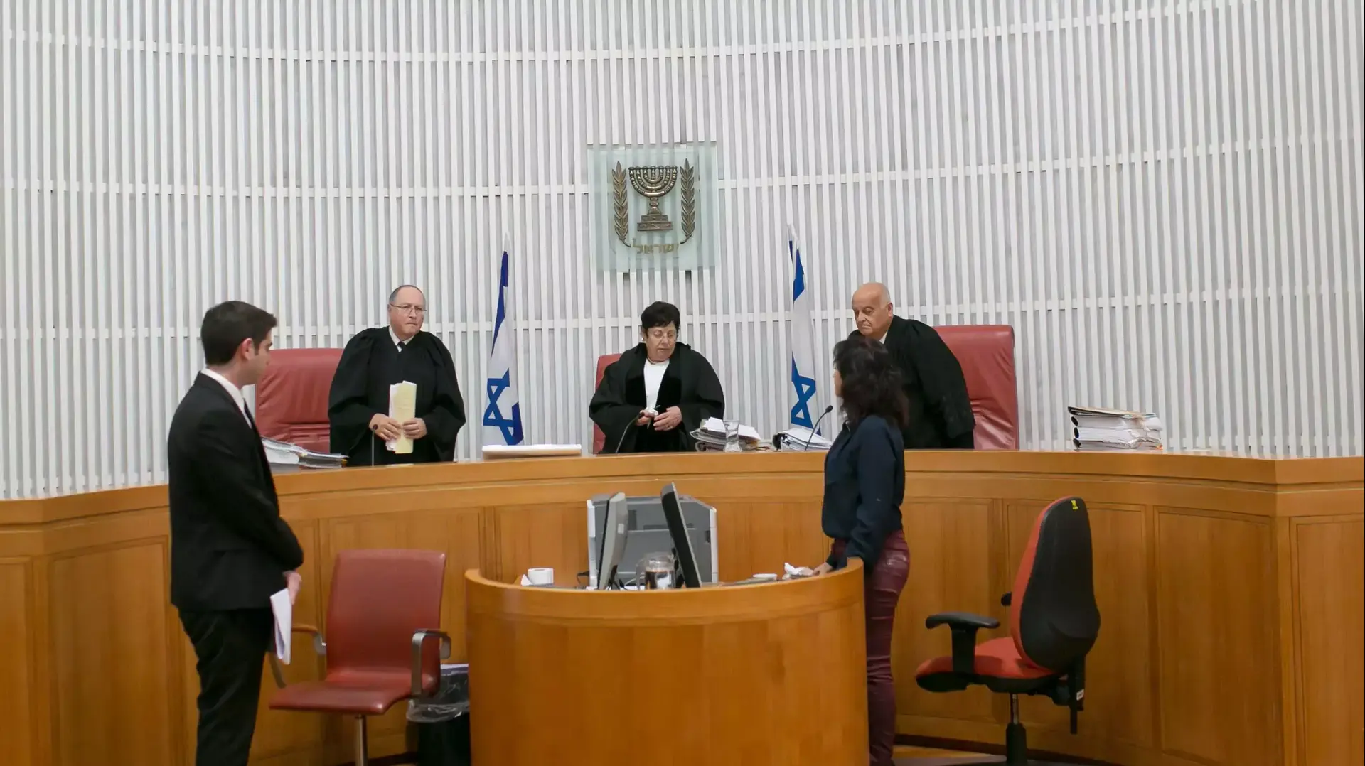 שופטי בית המשפט העליון סלים ג'ובראן, מרים נאור ואליקים רובינשטיין בדיון הבוקר, אפריל 2015