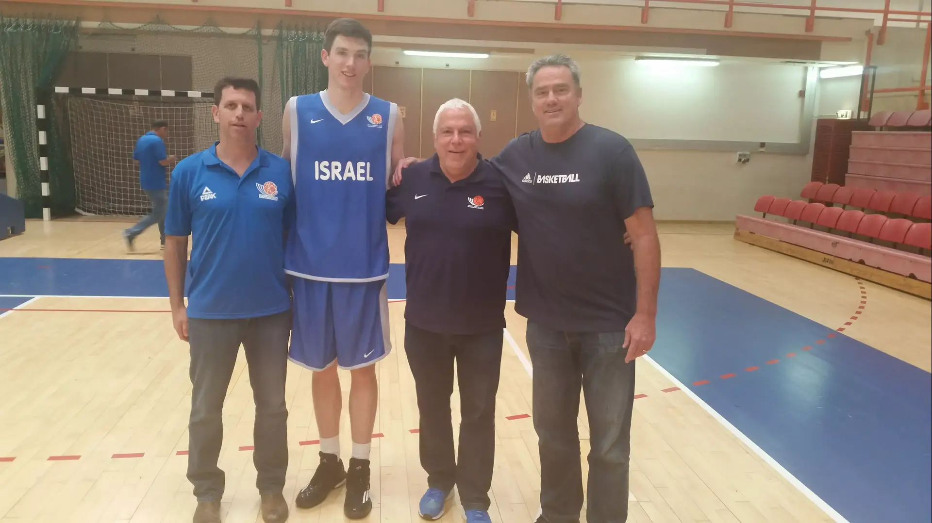 כדורסלן העבר בראד ליף (מימין) עם פיני גרשון, טי.ג'יי ליף, שרון אברהמי