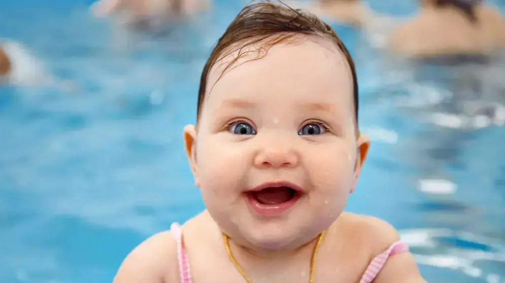 שחיית תינוקות גלים בכיף שחיית תינוקות גלים בכיף