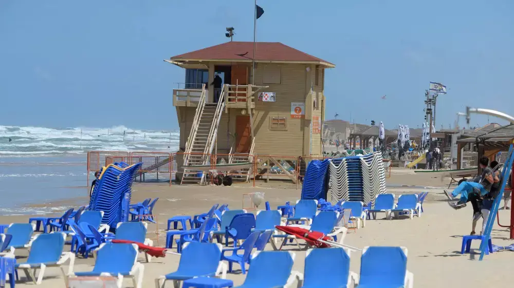 חוף הדולפינריום שבתל אביב ביום העצמאות, אפריל 2015