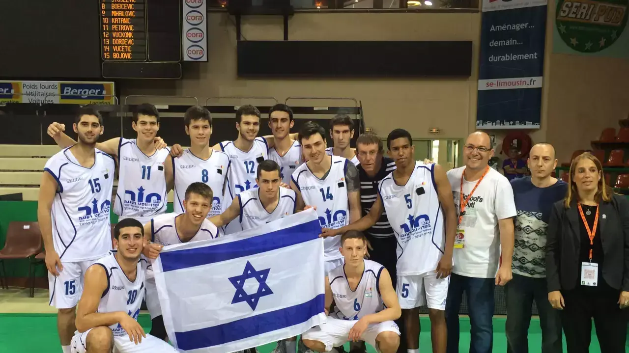 שחקני תיכון מטרווסט רעננה