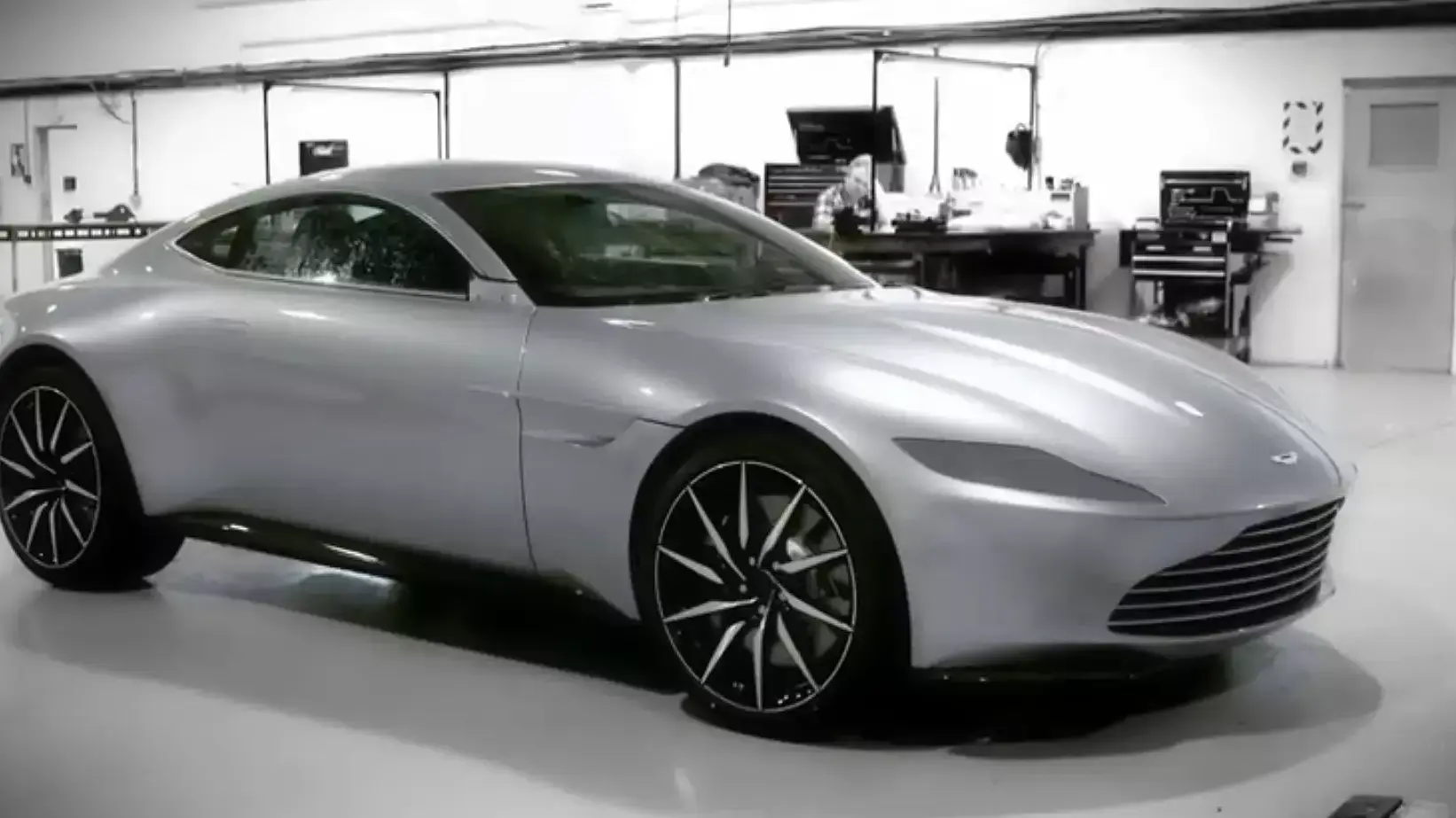 אסטון מרטין DB10, "ספקטר"