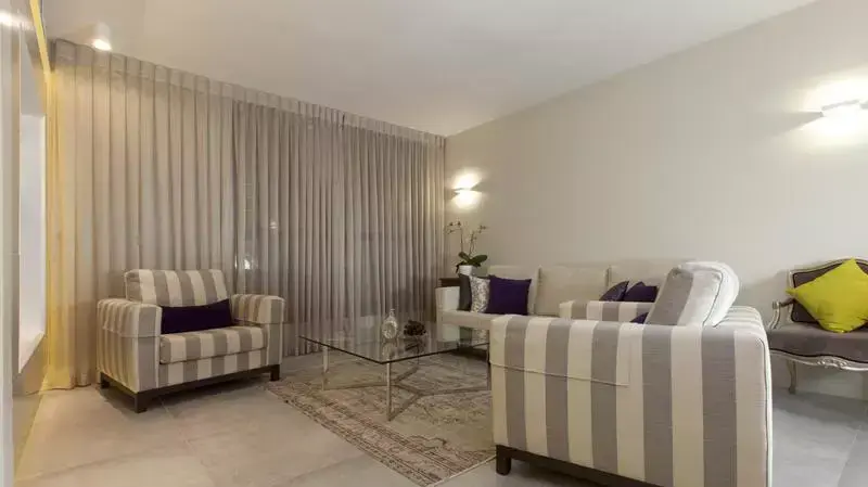 עיצוב דירה באמת אביב ג': עיצוב פנים ואדריכלות: לוי לוסטיג אדריכלים, על ידי מאור לוי