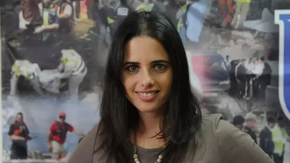 פוליטי