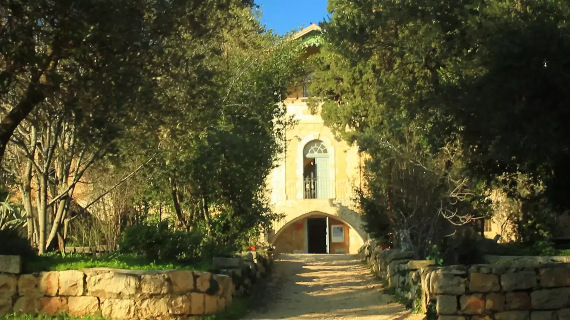 ביקור בבית הנסן