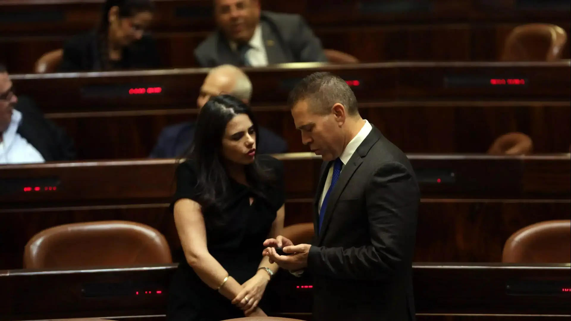 גלעד ארדן ואיילת שקד, השבעת הממשלה ה-34, הכנסת, מאי 2015