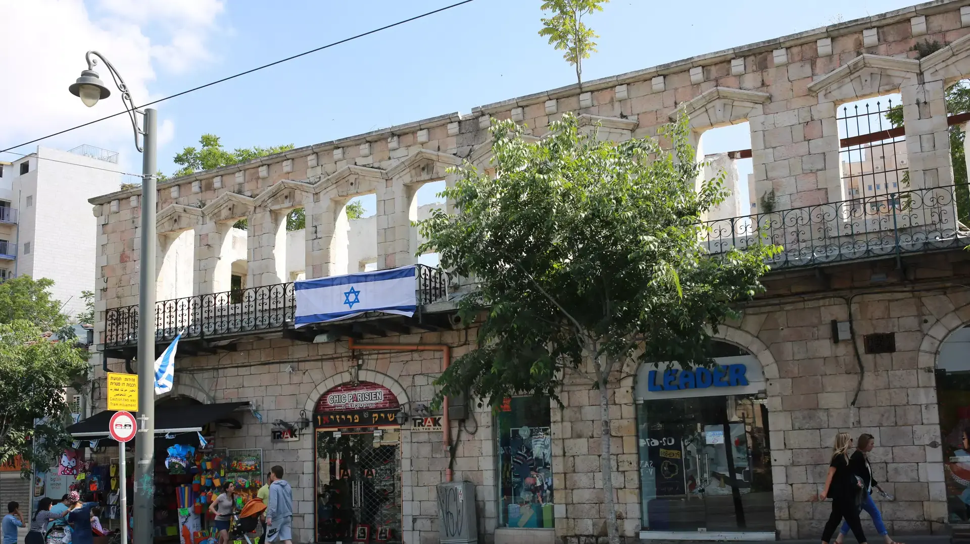 הבית ברחוב יפו בירושלים שבו על פי החשד שידלה אישה נערה לעסוק בזנות