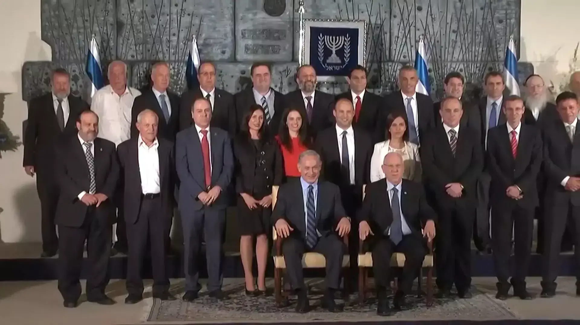 שרי ממשלת נתניהו הרביעית הצטלמו לצילום המסורתי בבית הנשיא שרי ממשלת נתניהו הרביעית הצטלמו לצילום המסורתי בבית הנשיא