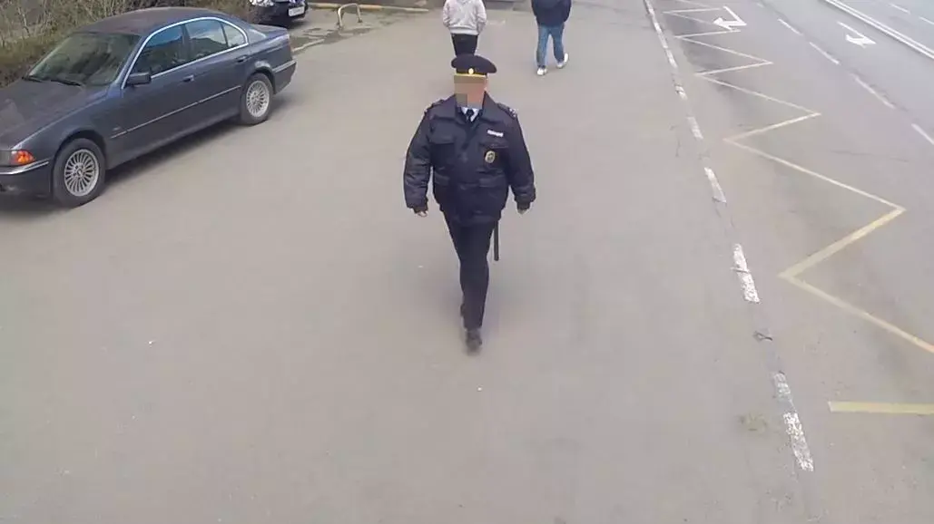 שלט פרסומת שעובד על השוטרים ברוסיה