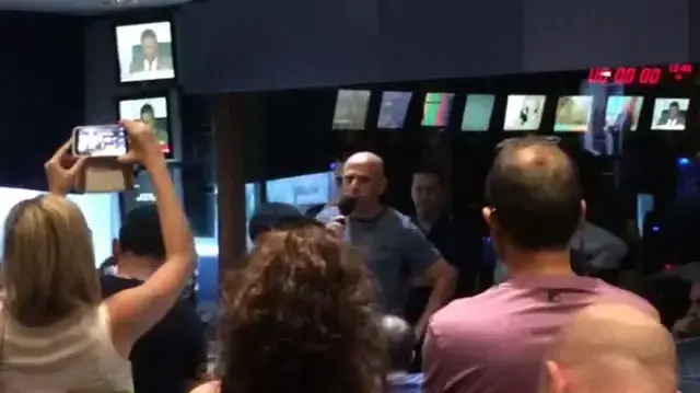 עובדי ערוץ 10 בהרמת כוסית עובדי ערוץ 10 בהרמת כוסית