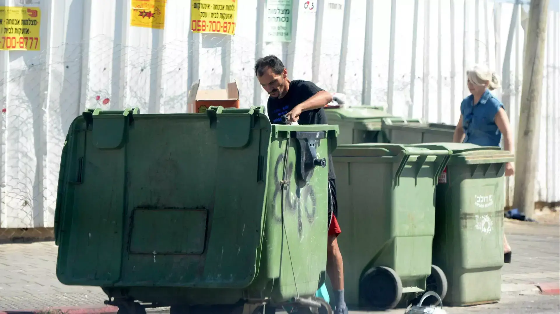 עוני קשה בתחנה המרכזית הישנה, יוני 2015