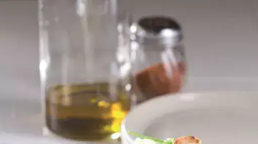 סלט כרוב, חסה, סלרי ונבטים, מתוך הספר "פשוט טעים ובריא" אביגיל מייזליק