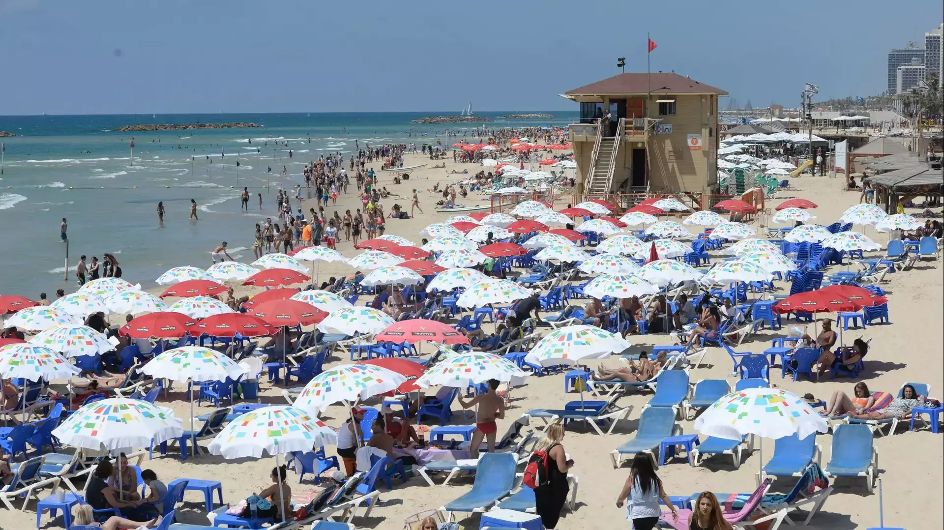 חוף ים תל אביב, יוני 2015