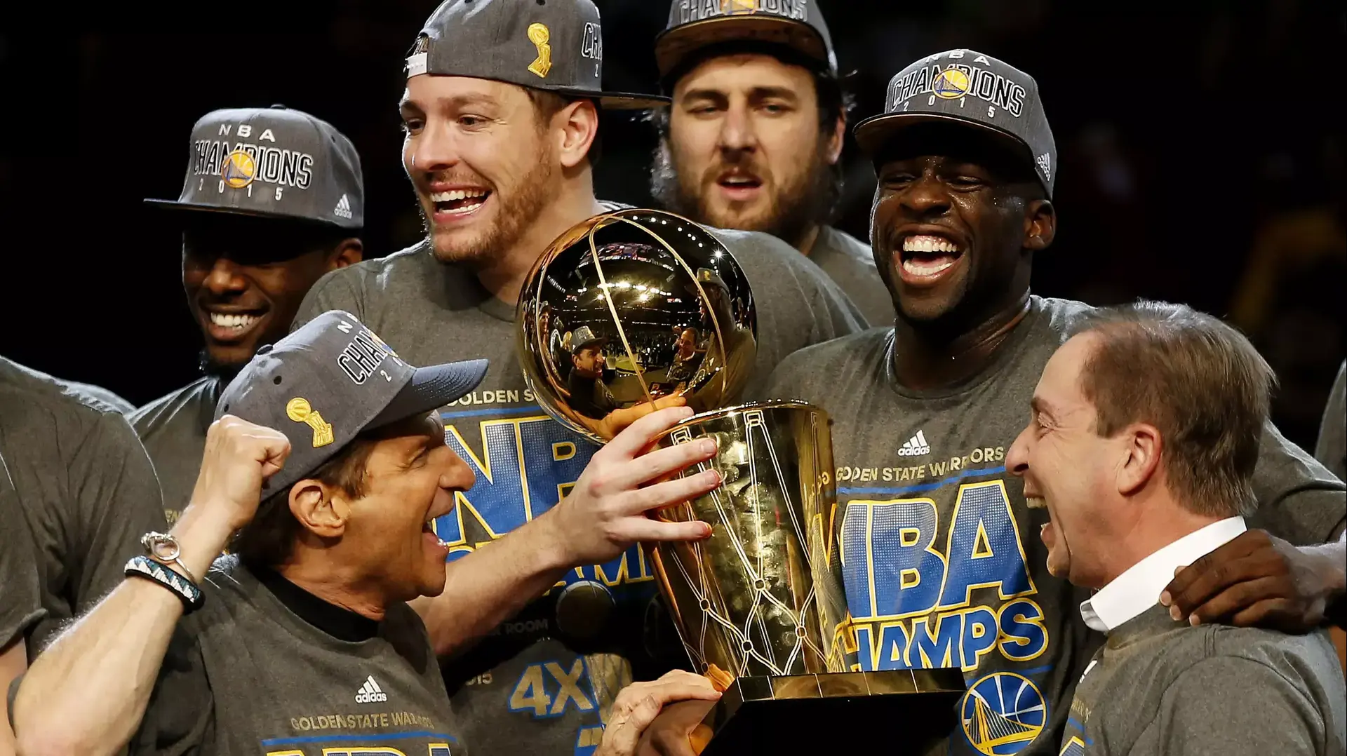 שחקני גולדן סטייט ווריורס חוגגים אליפות NBA