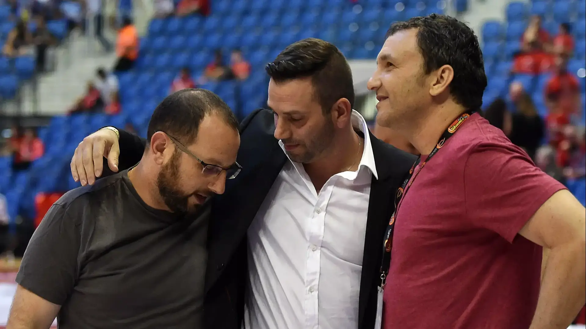 אייל חומסקי עם אורי אלון וגיא הראל בעלי הפועל ירושלים