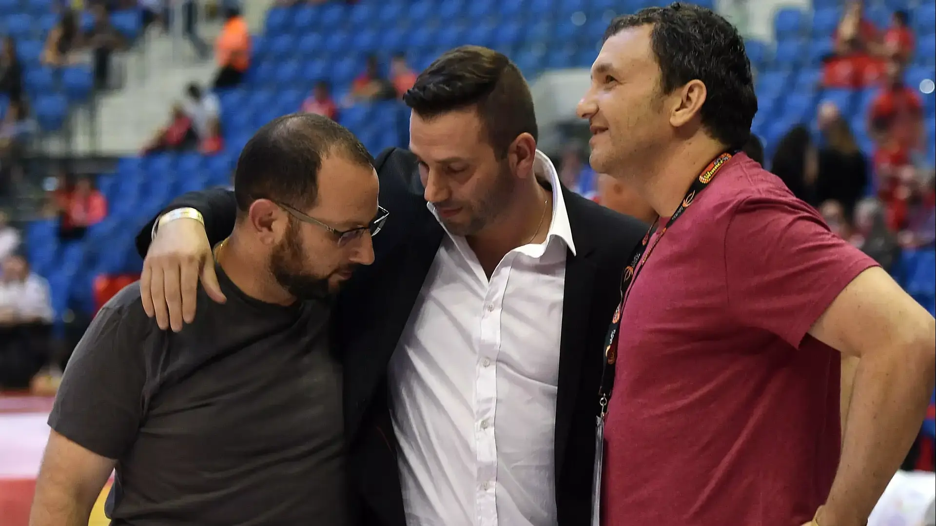 אייל חומסקי עם אורי אלון וגיא הראל בעלי הפועל ירושלים