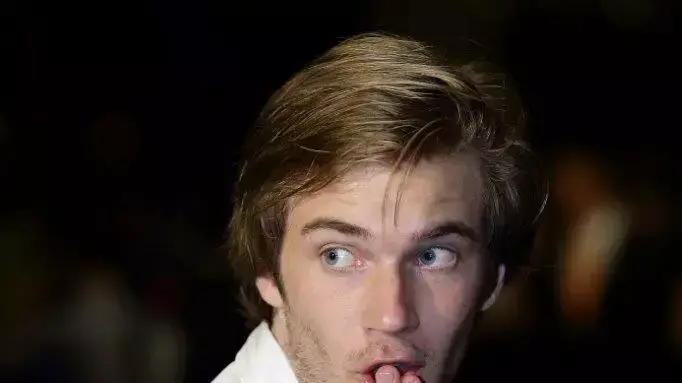 פליקס קיילברג,הוא כוכב הרשת PewDiePie בטקס פרסים בסינגפור, 2013