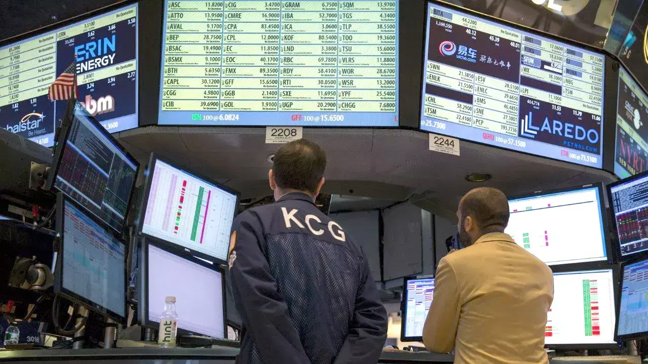 סוחרים בבורסה לניירות ערך בניו יורק לאחר הפסקת המסחר בשל תקלה, 8 ביולי 2015