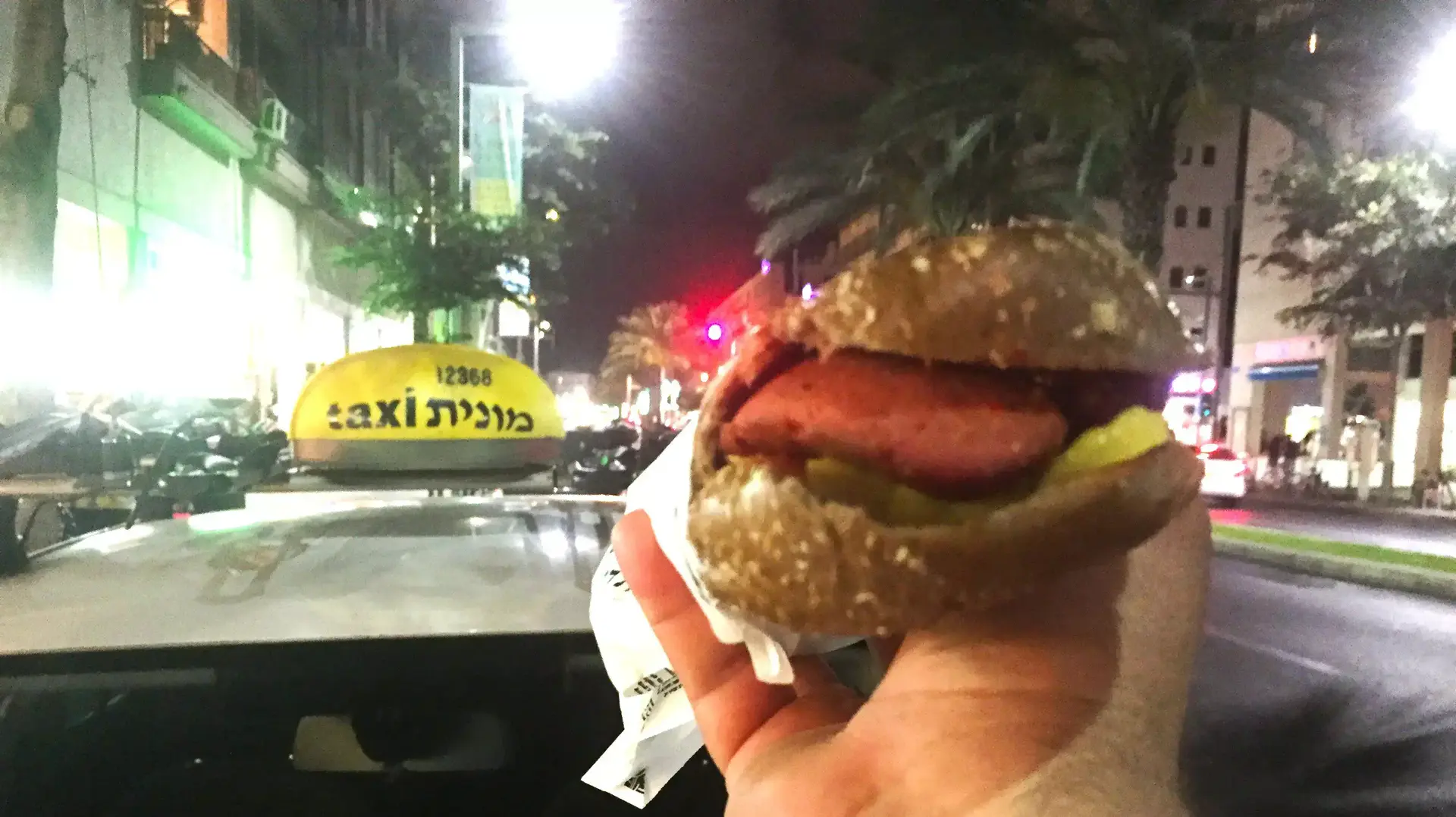 סנדביץ' נקניקיה בגולדות