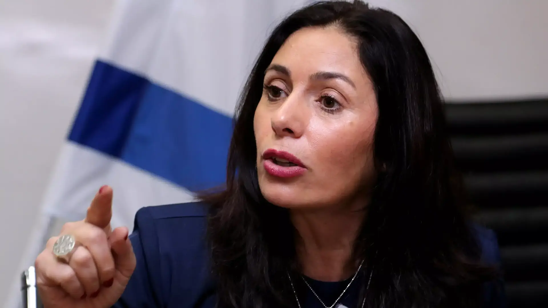 מירי רגב שרת התרבות והספורט בפגישה עם אוהדי כדורגל
