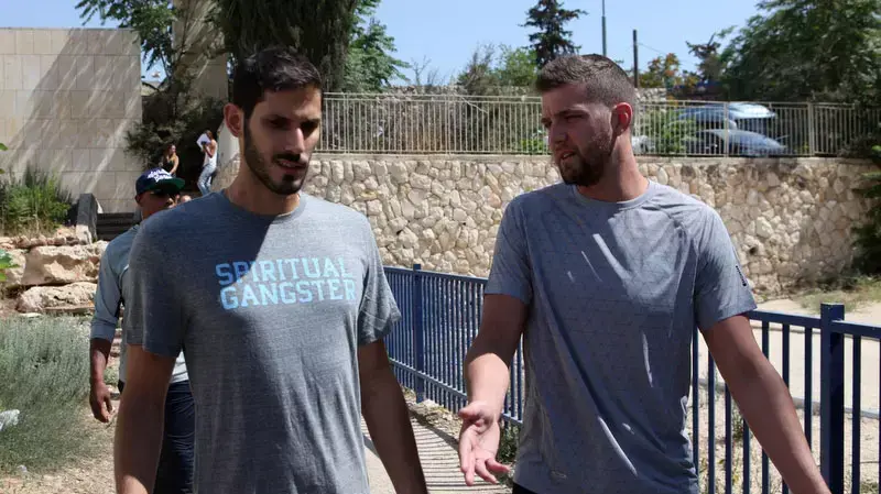 עמרי כספי יחד עם צ'נדלר פארסונס באימון ראווה של שחקני NBA בירושלים