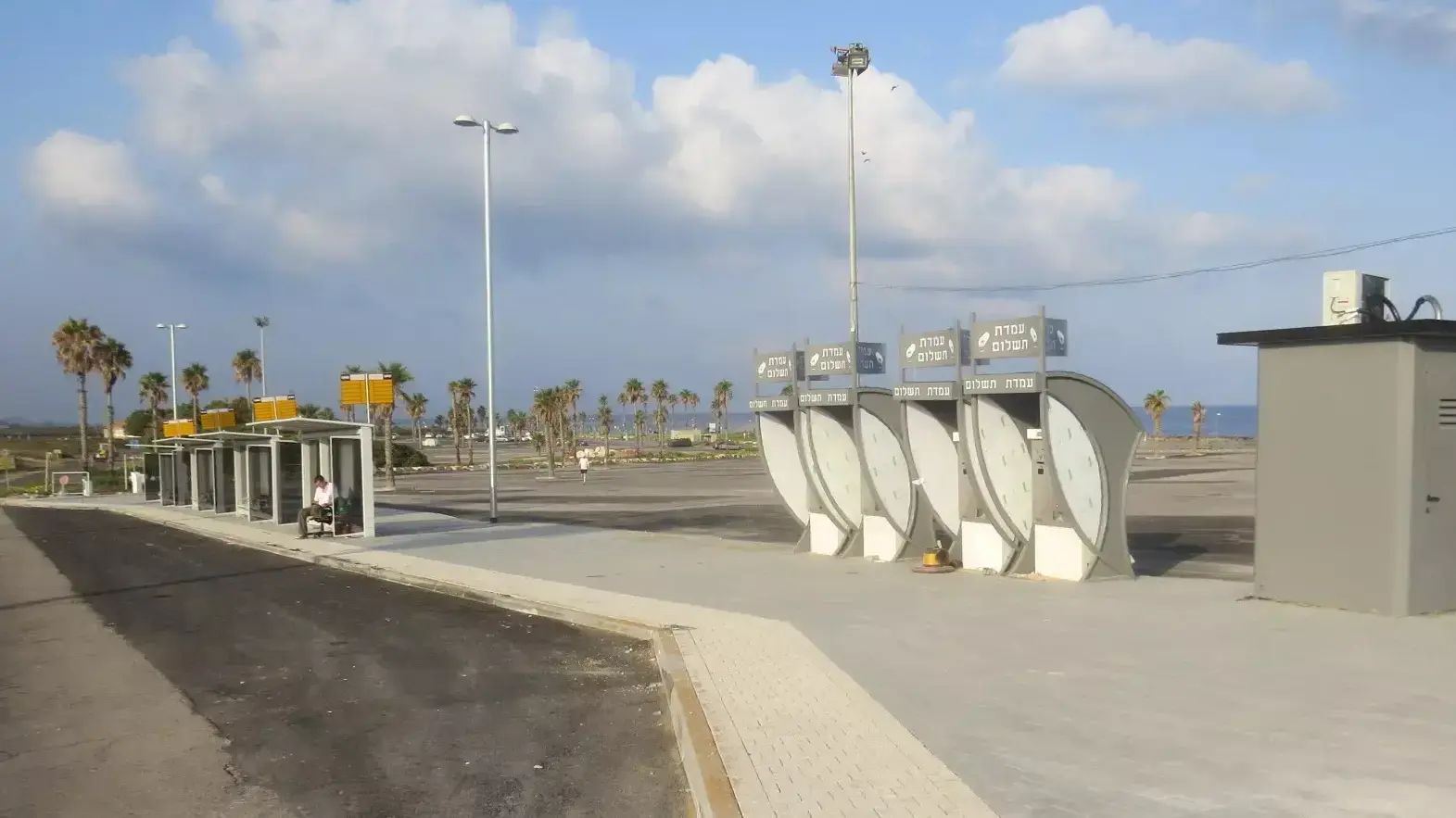 חניוני "חנה וסע" שהוקמו ע"י אחוזות החוף, יולי 2015