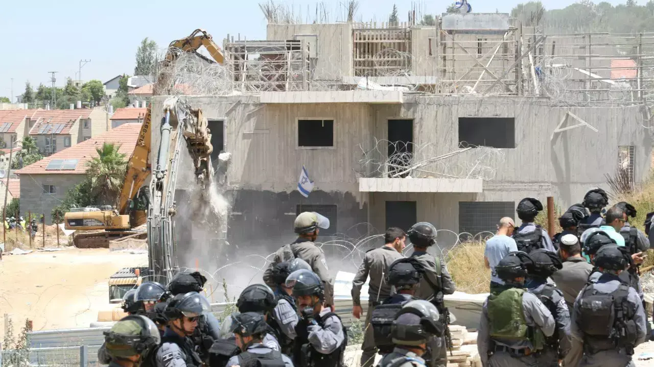 התחילה הריסת בתי דריינוף בבית אל, יולי 2015