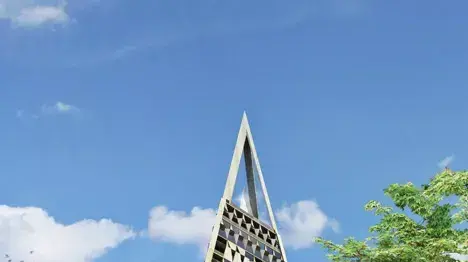 גורד שחקים בצורת פירמידה יבנה בירושלים, אדריכל  דניאל ליבסקינד