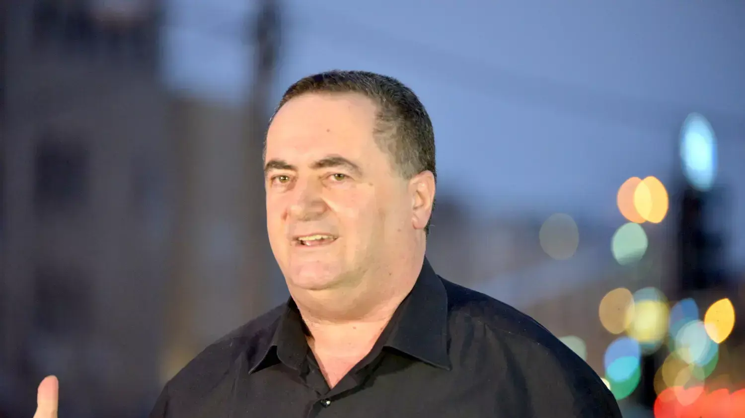 ישראל כץ, שר התחבורה, בתחילת החפירות של הרכבת הקלה בגוש דן. אוגוסט 2015 ישראל כץ, שר התחבורה, בתחילת החפירות של הרכבת הקלה בגוש דן. אוגוסט 2015