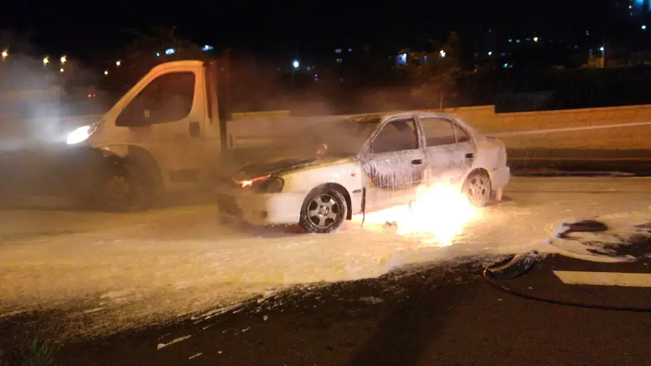 בקבוקי תבערה הושלכו לעבר רכבים בבית חנינא בירושלים, 3 באוגוסט 2015