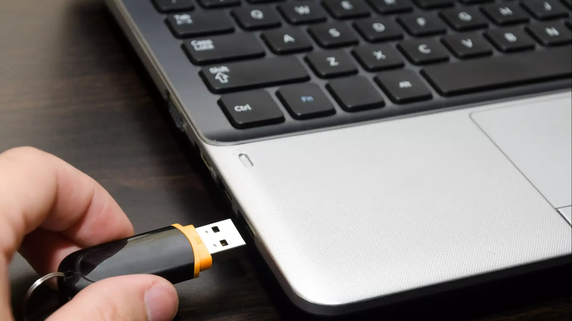 איך להכניס USB במכה אחת?