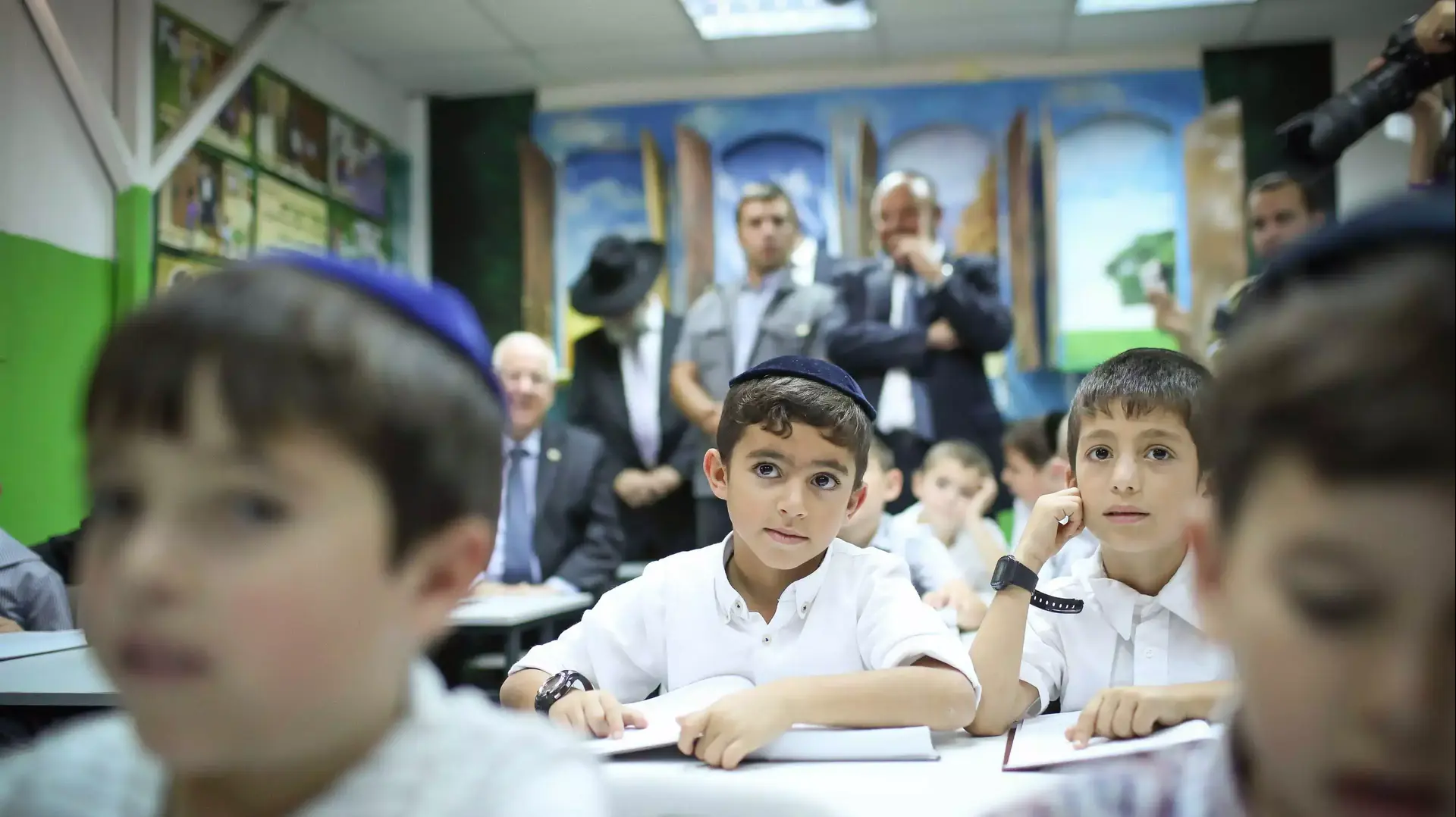 פתיחת שנת הלימודים החרדית בתלמוד תורה "דיברות משה" בשכונת הר נוף בירושלים, אוגוסט 2015 פתיחת שנת הלימודים החרדית בתלמוד תורה "דיברות משה" בשכונת הר נוף בירושלים, אוגוסט 2015