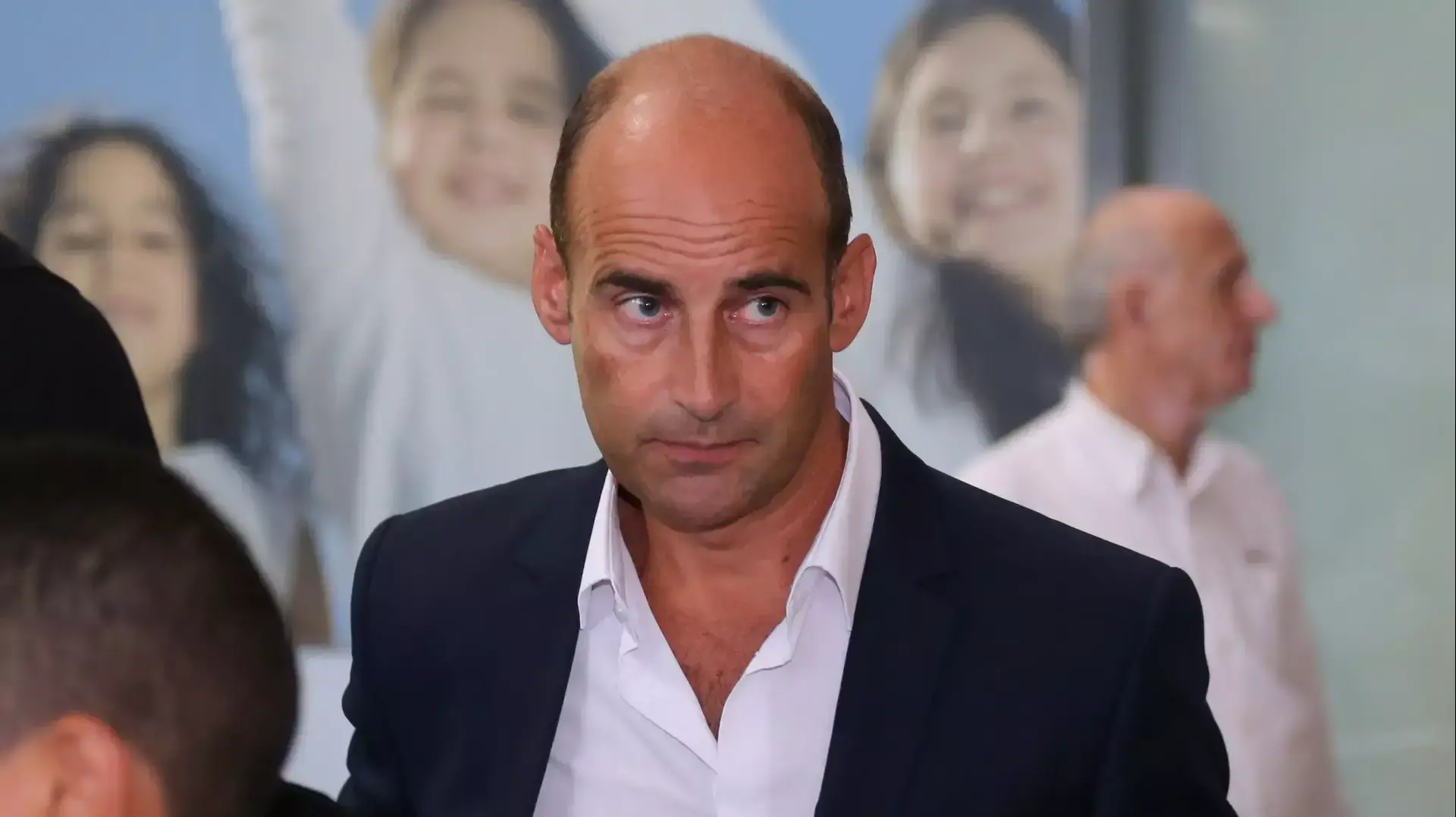 מרטין ביין מנכ"ל מכבי תל אביב לאחר נחיתה מהמשחק מול באזל