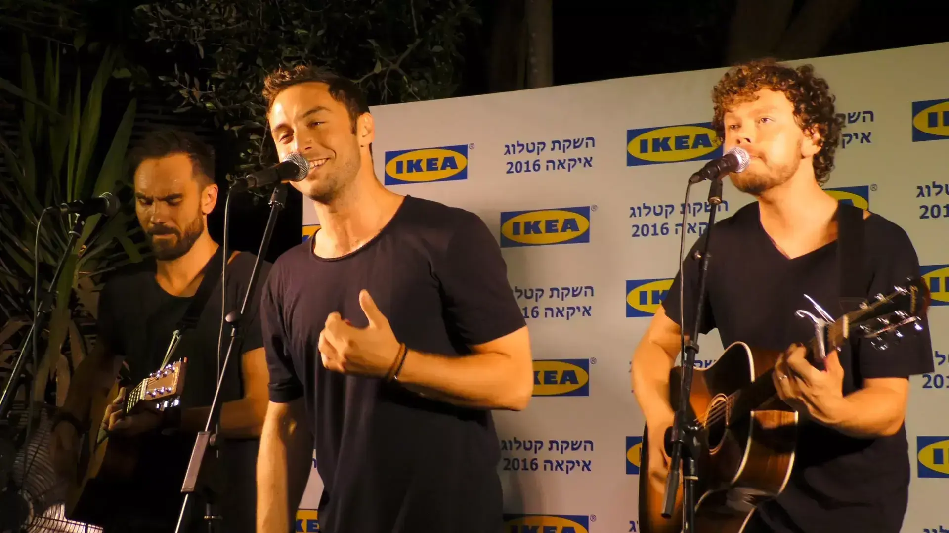 מאנס זלמרלאב מופיע בבית השגריר השבדי