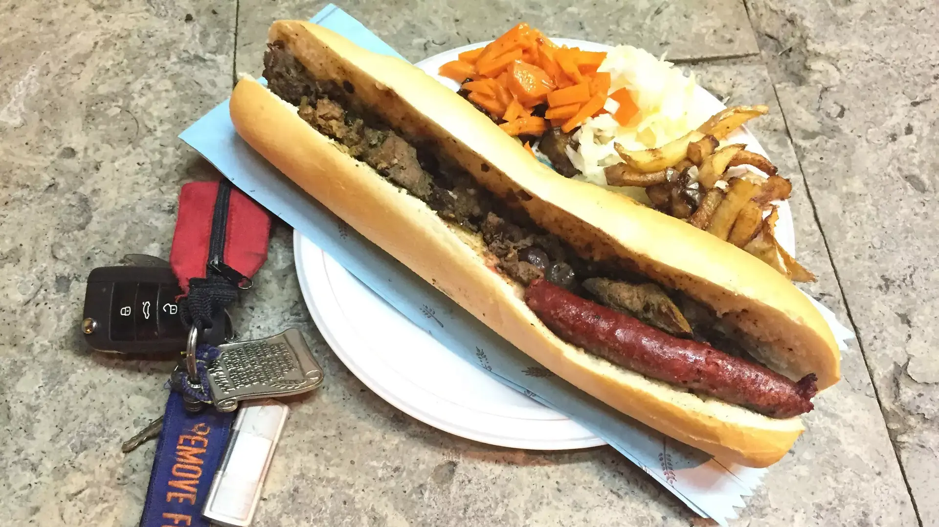 באגט טחול ונקניקיית מרגז במפגש דקר
