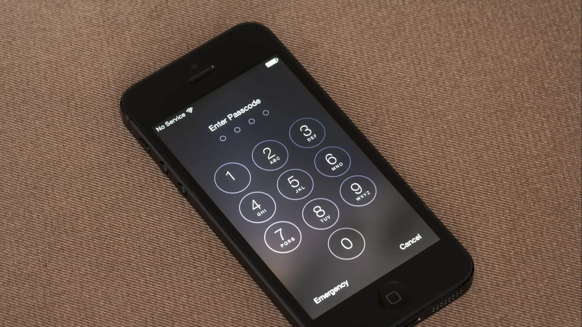 פרצת אבטחה באייפון iOS9