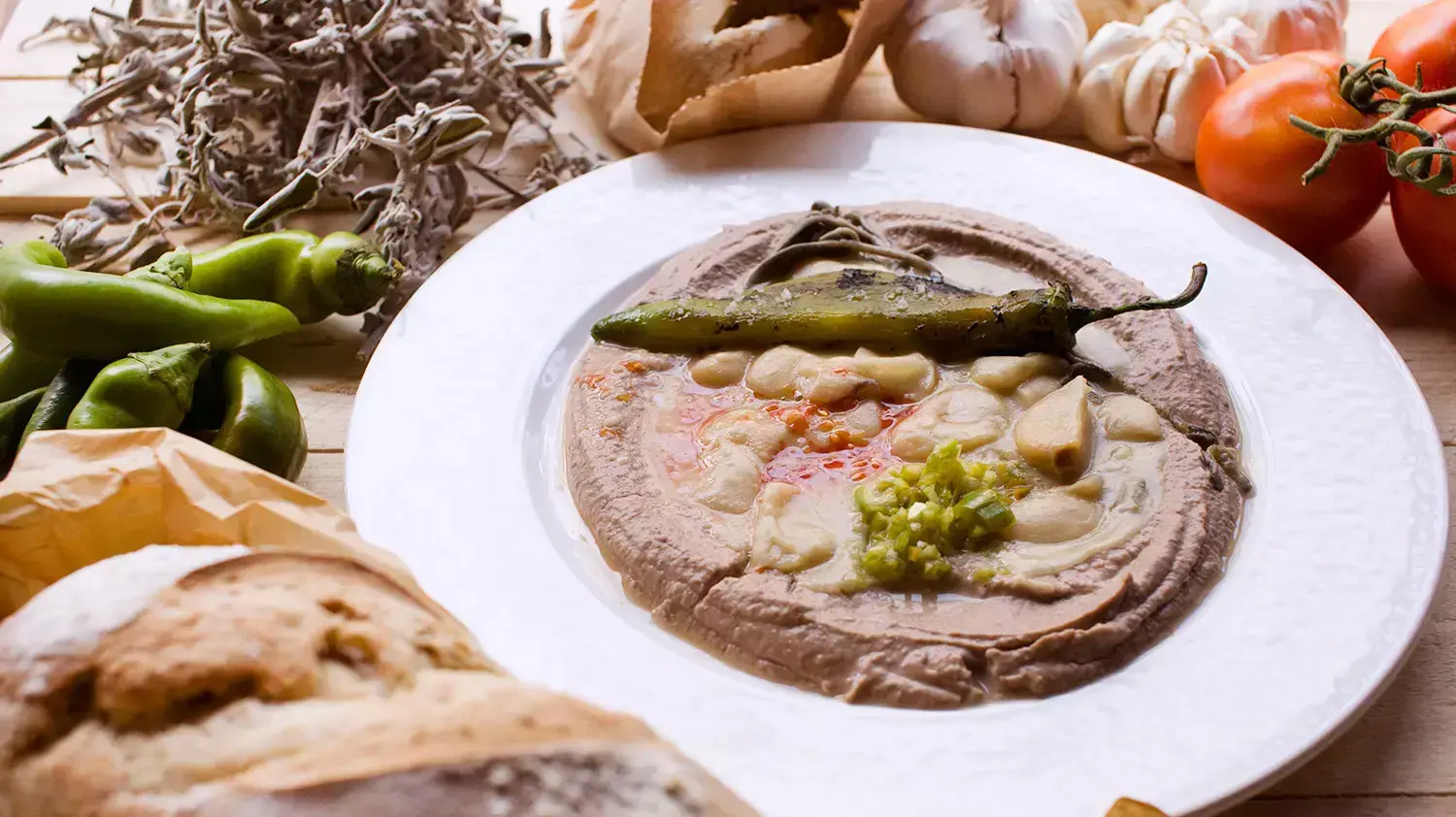 מסבחה פול מצרי ושעועית מילה של של מסעדת זכאים תל אביב