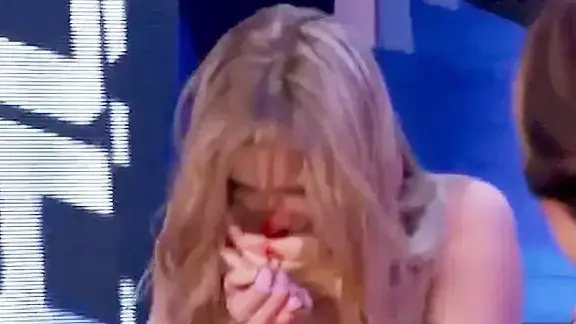 שברה את האף בזמן שפגט בטלוויזיה
