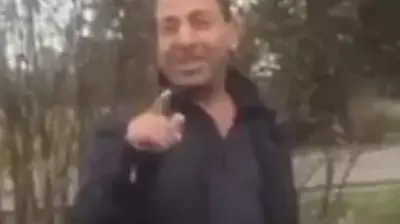 רמי לוי משתין