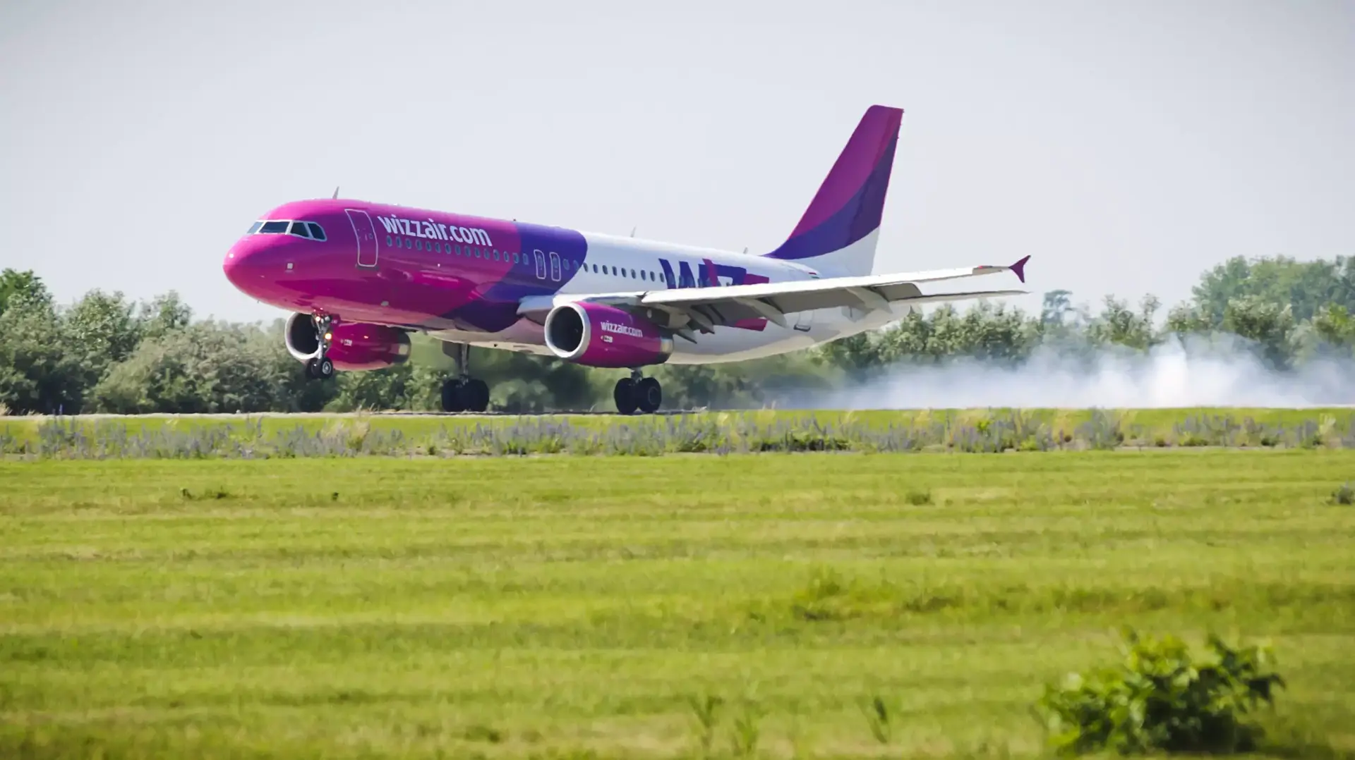 מטוס לואו-קוסט wizz air  בהונגריה, נובמבר 2015