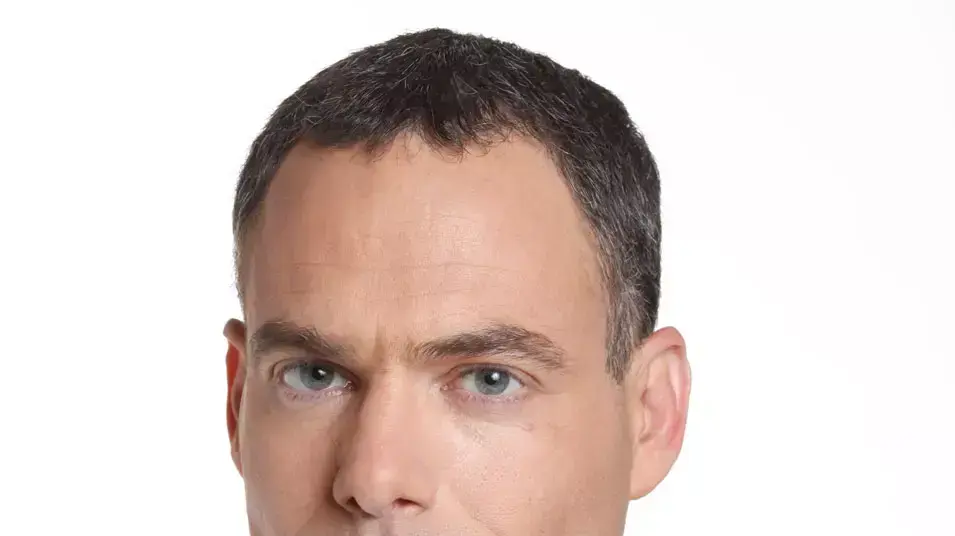 רועי שרון מותקף