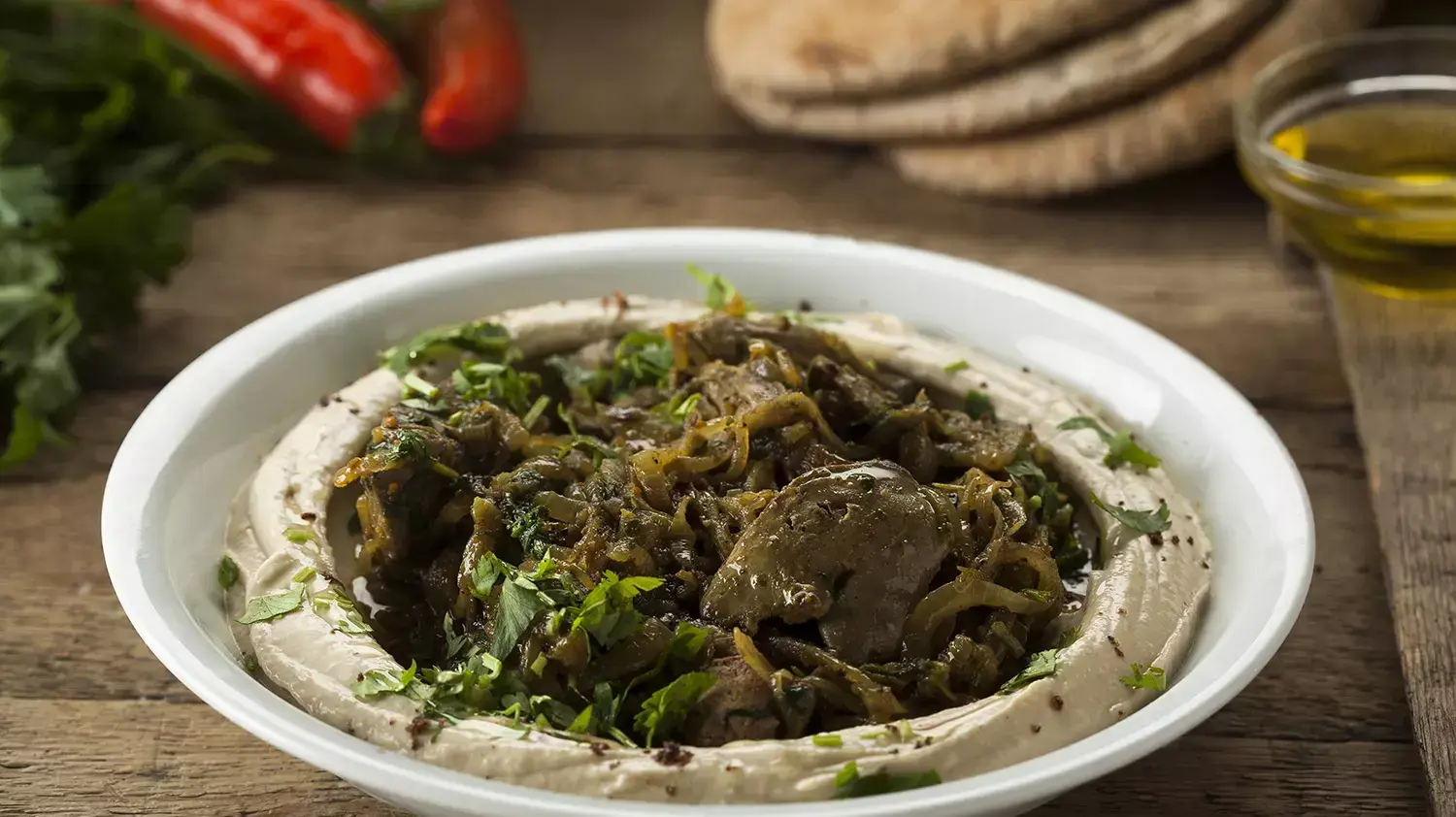 חומוס עם כבדי עוף