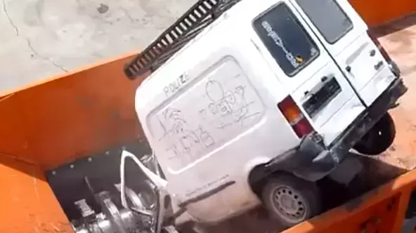 מכונה לגריסת מכוניות