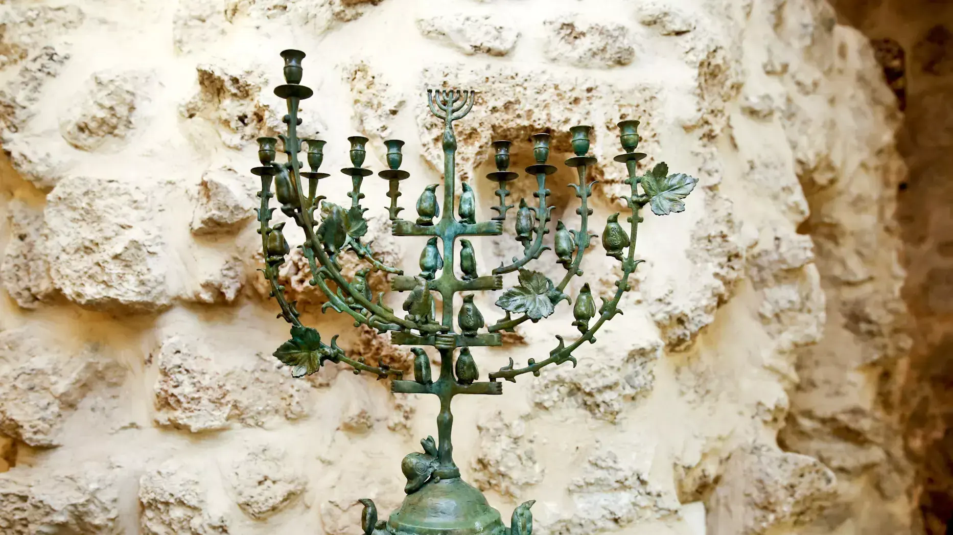 חנוכיות בעיצוב אילנה גור מוזיאון אילנה גור