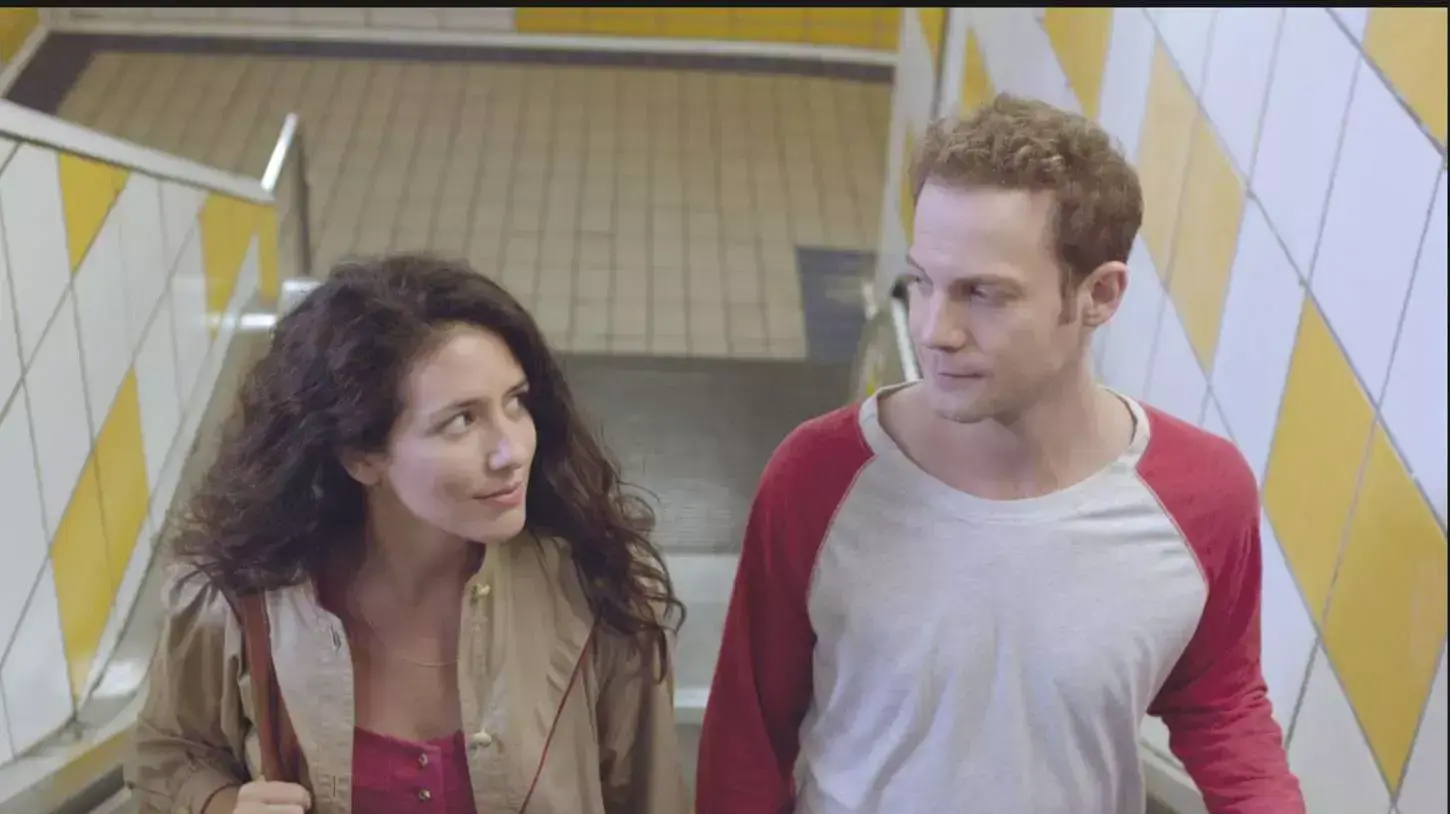 שרון טל ואיתי טיראן מתוך הסרט "היורד למעלה"