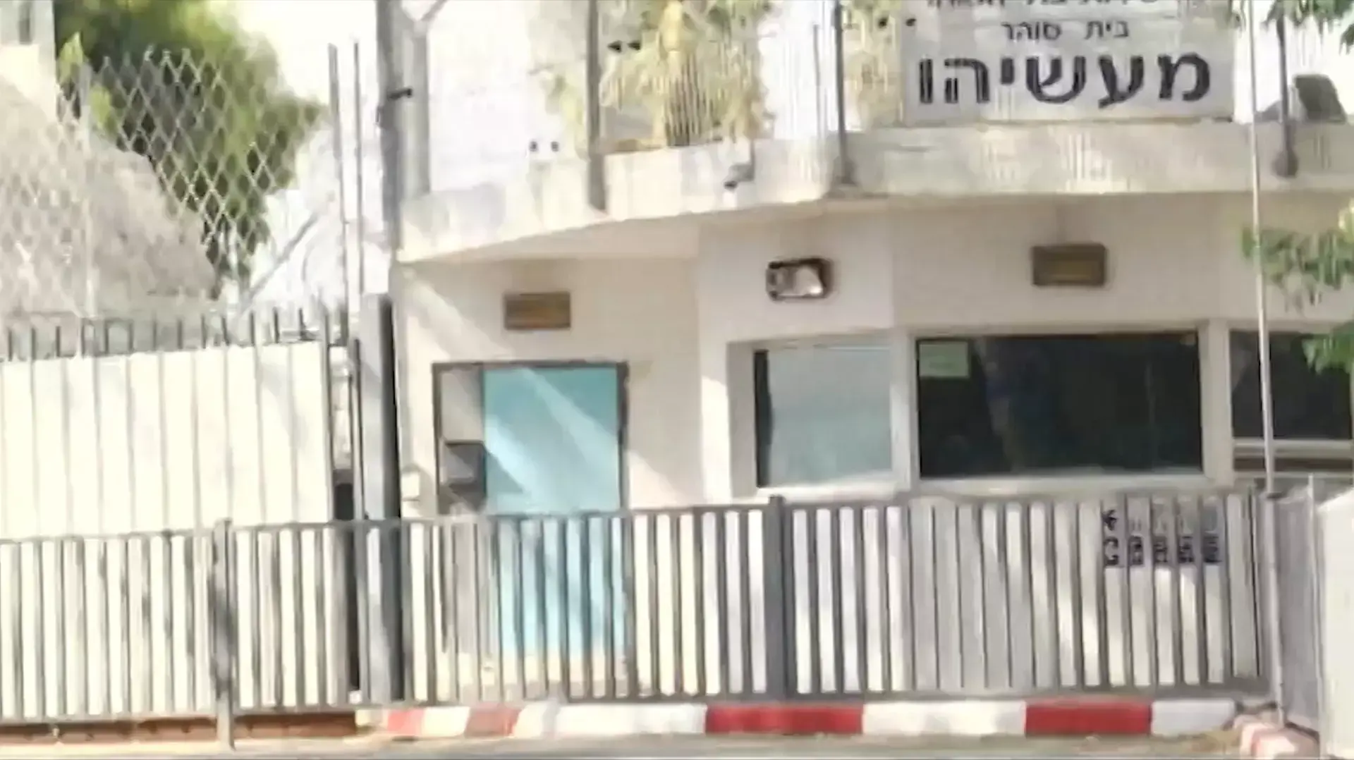 אבי אשכנזי באולפן על אגף VIP בכלא מעשיהו