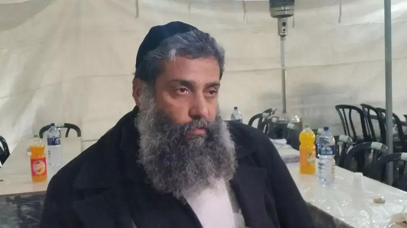 יהודה אריה, בעלה של חיה אסתר אריה, שנפטרה משפעת חזירים בבית החולים בילינסון. דצמבר 2015