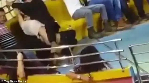 פדיחה במתקן שעשועים