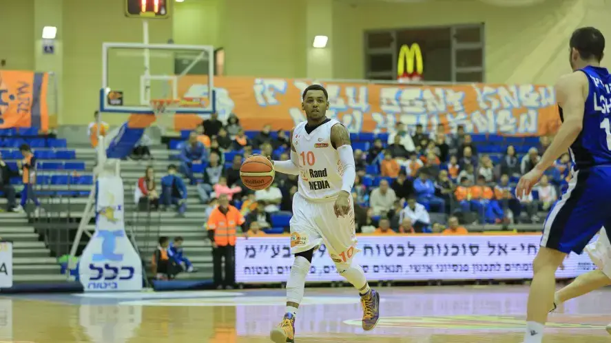 מארק ליונס שחקן מכבי ראשון