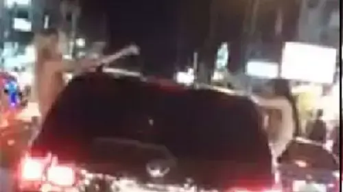 תיירות ערומות בפוקט